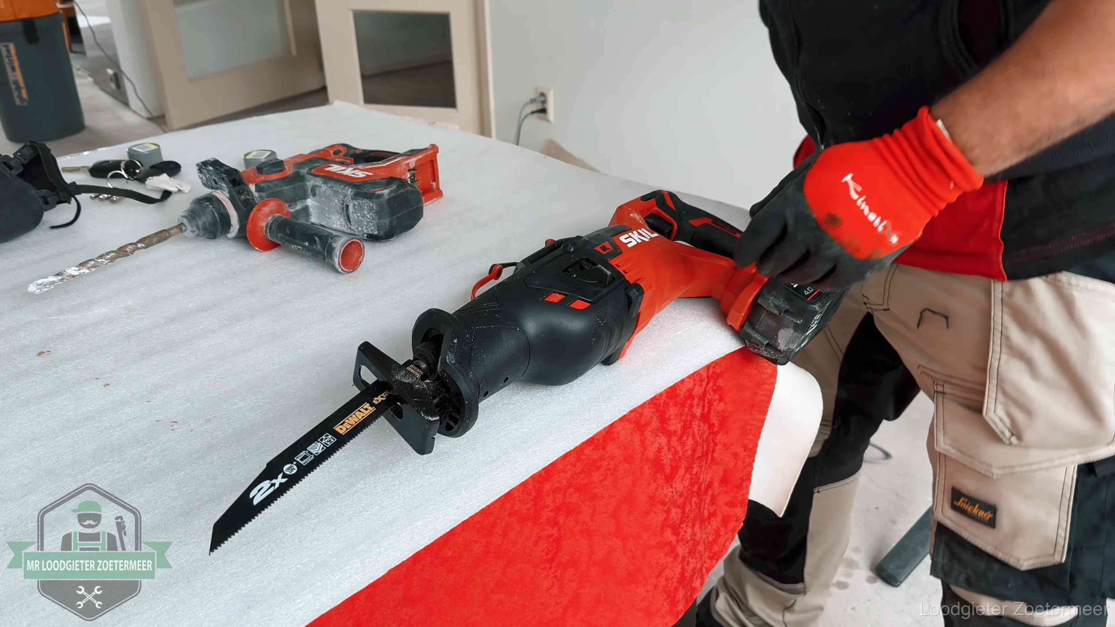 Professioneel gereedschap klaargelegd voor een klus in Zoetermeer